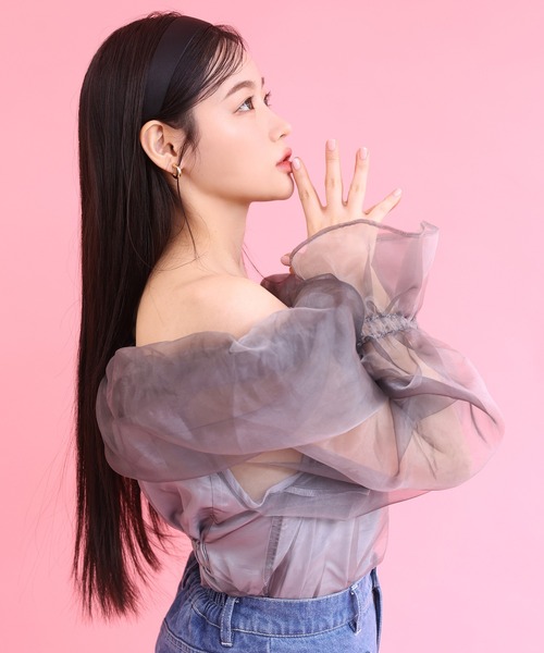 one after another NICE CLAUP（ワンアフターアナザーナイスクラップ）の「オーガンオフショルブラウス（シャツ/ブラウス・レディース・アイボリー/グレー/ピンク・FREE）」の22枚目の写真