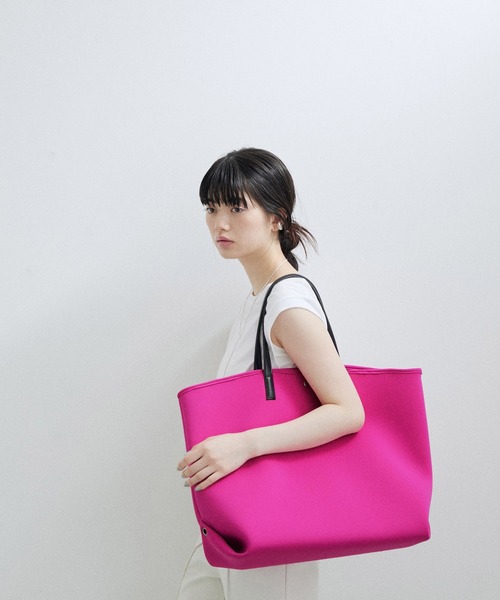 ADAM ET ROPE'(アダムエロペ)の「【A4対応】ネオプレンマルチトートバッグ(トートバッグ・レディース・ピンク/ブラック系その他・FREE)」の13枚目の写真