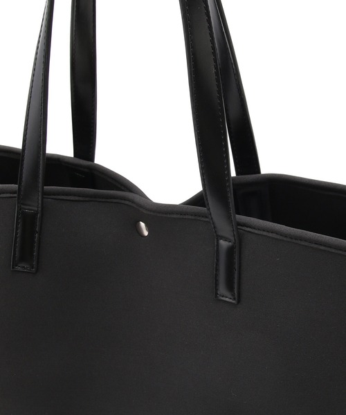 ADAM ET ROPE'(アダムエロペ)の「【A4対応】ネオプレンマルチトートバッグ(トートバッグ・レディース・ピンク/ブラック系その他・FREE)」の11枚目の写真