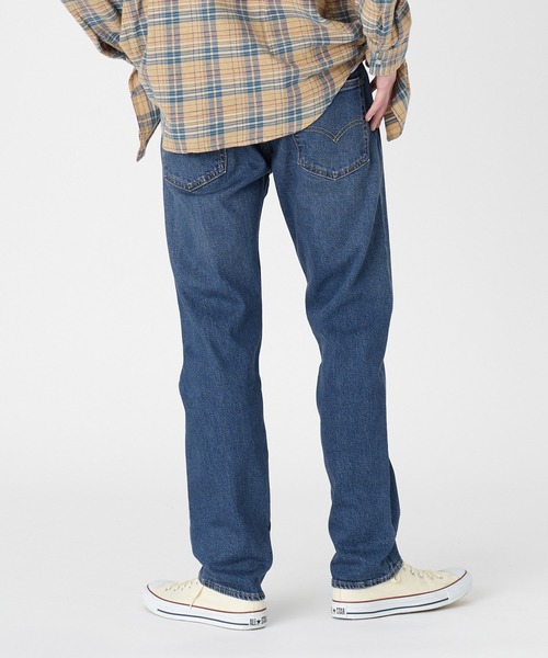 Levi's(リーバイス)の「Levi's/リーバイス 【WEB限定】502(TM) テーパージーンズ ミディアムインディゴ STONEWASH(デニムパンツ・メンズ・インディゴブルー・W34 L32/W29 L32/W36 L32/W30 L32/W31 L32/W32 L32/W28 L32/W33 L32)」の2枚目の写真