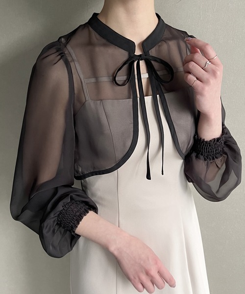 JUNOAH（ジュノア）の「シアーリボンボレロ（カーディガン/ボレロ・レディース・ブラック/クリーム/モカ/ブラック×ブラック/グレイッシュベージュ/ホワイト・LARGE/X-LARGE/MEDIUM/SMALL）」の3枚目の写真