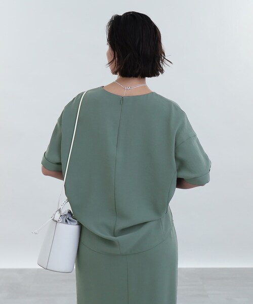 INDIVI（インディヴィ）の「◆【こなれSETUP/洗える】ドルマンスリーブブラウス（シャツ/ブラウス・レディース・サックスブルー系5/ブラック/グレー系その他6/ライトグリーン系/チャコール/ベージュ系5・05/12/13/15 /34/38）」の18枚目の写真