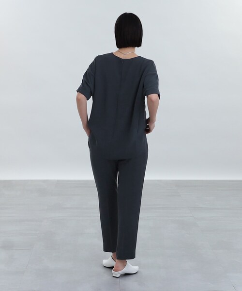 INDIVI（インディヴィ）の「◆【こなれSETUP/洗える】ドルマンスリーブブラウス（シャツ/ブラウス・レディース・サックスブルー系5/ブラック/グレー系その他6/ライトグリーン系/チャコール/ベージュ系5・05/12/13/15 /34/38）」の15枚目の写真