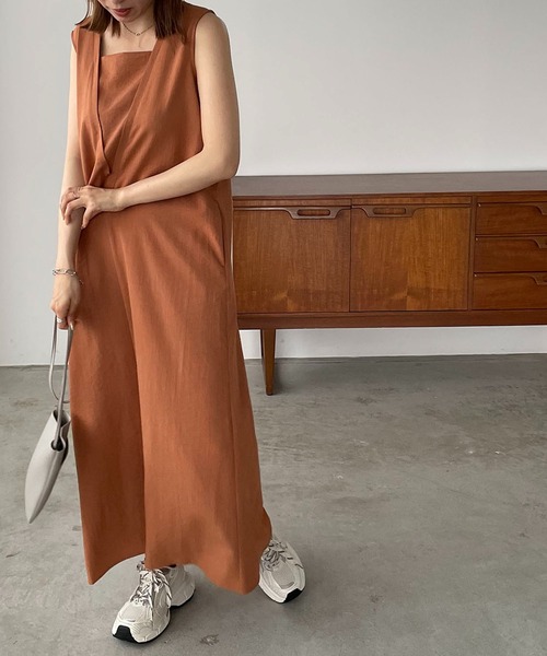 210nouve（トゥージュヌーブ）の「リネンタッチVネックデザインワンピース（ワンピース・レディース・ブラック/オレンジ/ライトベージュ/アイボリー・FREE）」の4枚目の写真