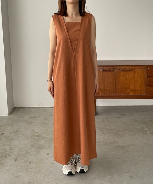 210nouve（トゥージュヌーブ）の「リネンタッチVネックデザインワンピース（ワンピース・レディース・ブラック/オレンジ/ライトベージュ/アイボリー・FREE）」の8枚目の写真