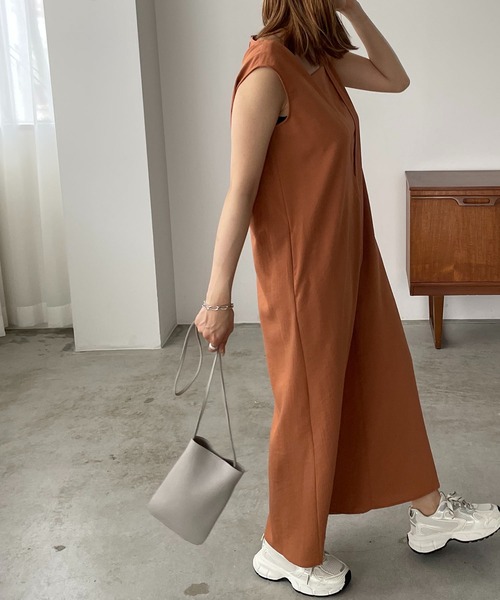 210nouve（トゥージュヌーブ）の「リネンタッチVネックデザインワンピース（ワンピース・レディース・ブラック/オレンジ/ライトベージュ/アイボリー・FREE）」の22枚目の写真