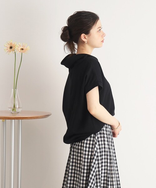 DRESKIP（ドレスキップ）の「◆【接触冷感】手軽に抜け感コーデ！抜け衿トップス（Tシャツ/カットソー・レディース・ナチュラル/ブラック/サンドベージュ/ライトグリーン/オフホワイト・02/03/04）」の10枚目の写真