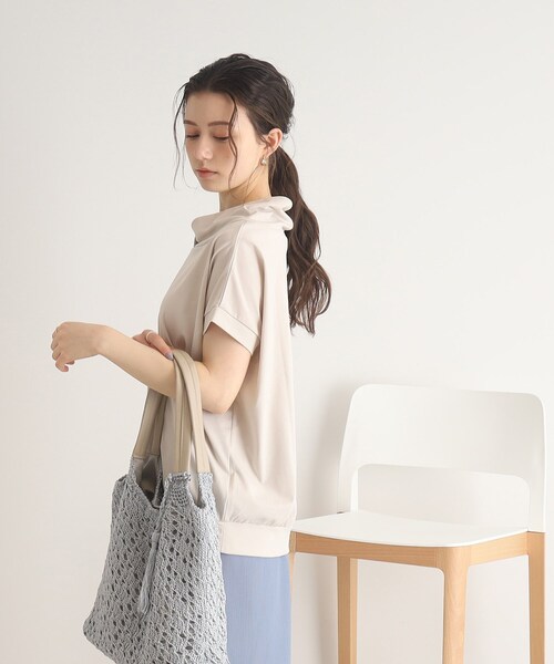 DRESKIP（ドレスキップ）の「◆【接触冷感】手軽に抜け感コーデ！抜け衿トップス（Tシャツ/カットソー・レディース・ナチュラル/ブラック/サンドベージュ/ライトグリーン/オフホワイト・02/03/04）」の22枚目の写真