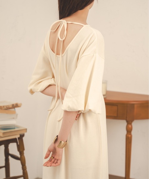Ambre Neige(アンブルネージュ)の「紐付きタックワンピース/【WEB/EC限定商品】(ワンピース・レディース・ベージュ/アイボリー・FREE)」の6枚目の写真