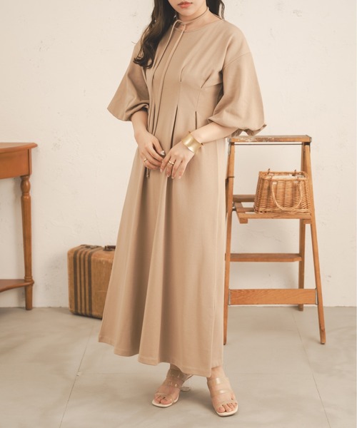 Ambre Neige(アンブルネージュ)の「紐付きタックワンピース/【WEB/EC限定商品】(ワンピース・レディース・ベージュ/アイボリー・FREE)」の3枚目の写真