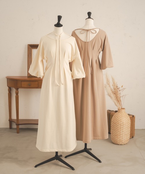 Ambre Neige(アンブルネージュ)の「紐付きタックワンピース/【WEB/EC限定商品】(ワンピース・レディース・ベージュ/アイボリー・FREE)」の5枚目の写真