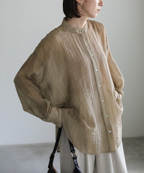 select MOCA（セレクトモカ）の「クリンクルシアーバンドカラーオーバーシャツ（シャツ/ブラウス・レディース・ダークベージュ/ブラウン/ブラック・FREE）」の3枚目の写真