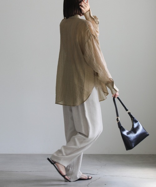 select MOCA（セレクトモカ）の「クリンクルシアーバンドカラーオーバーシャツ（シャツ/ブラウス・レディース・ダークベージュ/ブラウン/ブラック・FREE）」の16枚目の写真