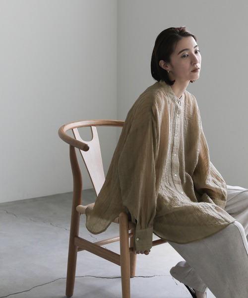 select MOCA（セレクトモカ）の「クリンクルシアーバンドカラーオーバーシャツ（シャツ/ブラウス・レディース・ダークベージュ/ブラウン/ブラック・FREE）」の15枚目の写真