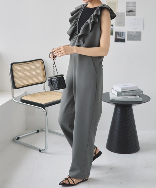 KOBE LETTUCE（コウベレタス）の「ディープネックフリルオールインワン（つなぎ/オールインワン・レディース・ブラック/チャコール/サンドベージュ・FREE）」の9枚目の写真