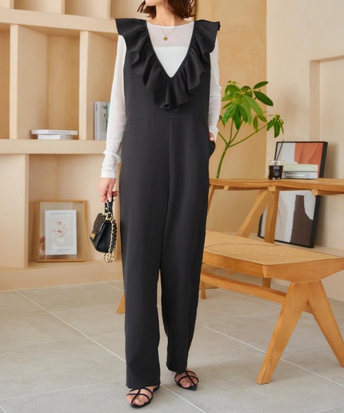 KOBE LETTUCE（コウベレタス）の「ディープネックフリルオールインワン（つなぎ/オールインワン・レディース・ブラック/チャコール/サンドベージュ・FREE）」の7枚目の写真