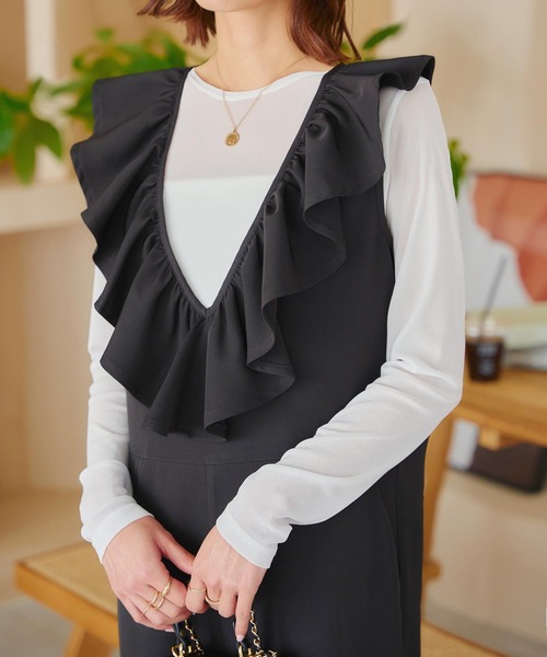 KOBE LETTUCE（コウベレタス）の「ディープネックフリルオールインワン（つなぎ/オールインワン・レディース・ブラック/チャコール/サンドベージュ・FREE）」の5枚目の写真