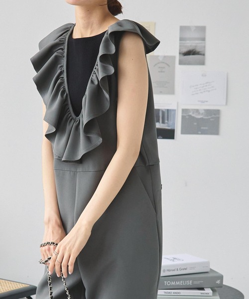 KOBE LETTUCE（コウベレタス）の「ディープネックフリルオールインワン（つなぎ/オールインワン・レディース・ブラック/チャコール/サンドベージュ・FREE）」の12枚目の写真