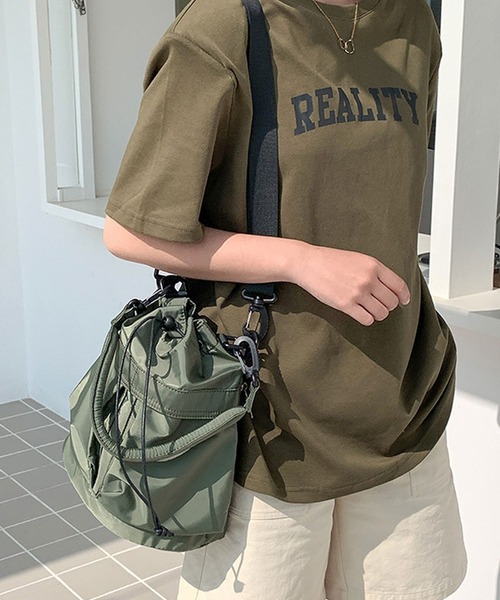 florist（フローリスト）の「【3WAY/短めハンドル＆長め肩紐の2種セット】 【軽量】ドローストリングWポケットバケットバッグ/ショルダーバッグ/ハンドバッグ（メッセンジャーバッグ・レディース・グリーン/ベージュ/ホワイト/ブラック・FREE）」の8枚目の写真