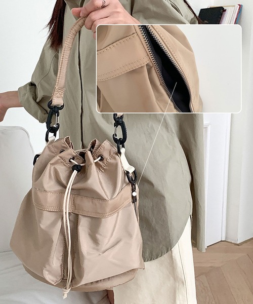 florist（フローリスト）の「【3WAY/短めハンドル＆長め肩紐の2種セット】 【軽量】ドローストリングWポケットバケットバッグ/ショルダーバッグ/ハンドバッグ（メッセンジャーバッグ・レディース・グリーン/ベージュ/ホワイト/ブラック・FREE）」の20枚目の写真