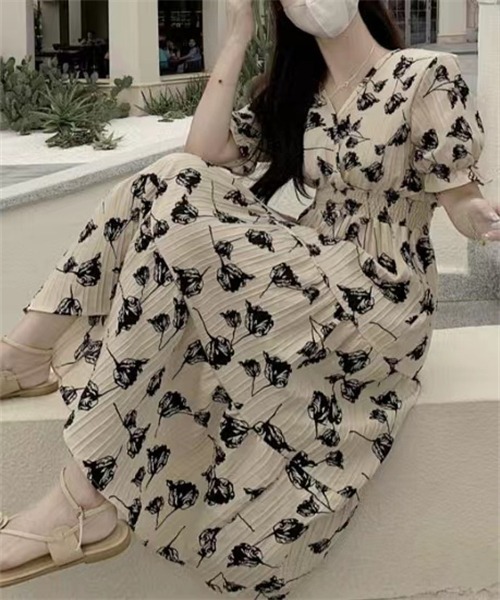FREE STYLISTS(フリー スタイリスト)の「ウエストシャーリング ティアード花柄ワンピース(ワンピース・レディース・ベージュ/ブラック/ブラック系その他/ブルー系その他/オフホワイト・FREE)」の18枚目の写真