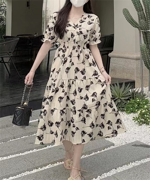 FREE STYLISTS(フリー スタイリスト)の「ウエストシャーリング ティアード花柄ワンピース(ワンピース・レディース・ベージュ/ブラック/ブラック系その他/ブルー系その他/オフホワイト・FREE)」の16枚目の写真