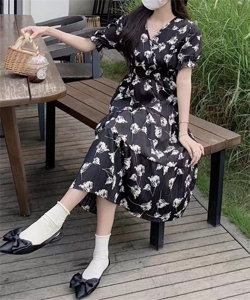 FREE STYLISTS(フリー スタイリスト)の「ウエストシャーリング ティアード花柄ワンピース(ワンピース・レディース・ベージュ/ブラック/ブラック系その他/ブルー系その他/オフホワイト・FREE)」の11枚目の写真