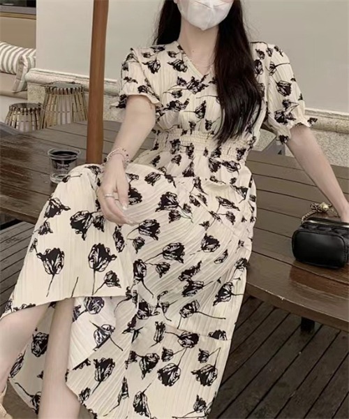 FREE STYLISTS(フリー スタイリスト)の「ウエストシャーリング ティアード花柄ワンピース(ワンピース・レディース・ベージュ/ブラック/ブラック系その他/ブルー系その他/オフホワイト・FREE)」の19枚目の写真
