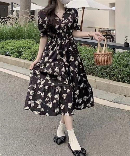 FREE STYLISTS(フリー スタイリスト)の「ウエストシャーリング ティアード花柄ワンピース(ワンピース・レディース・ベージュ/ブラック/ブラック系その他/ブルー系その他/オフホワイト・FREE)」の10枚目の写真