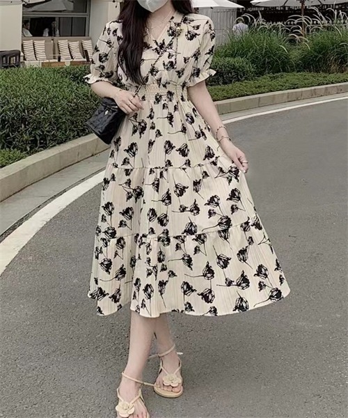 FREE STYLISTS(フリー スタイリスト)の「ウエストシャーリング ティアード花柄ワンピース(ワンピース・レディース・ベージュ/ブラック/ブラック系その他/ブルー系その他/オフホワイト・FREE)」の15枚目の写真