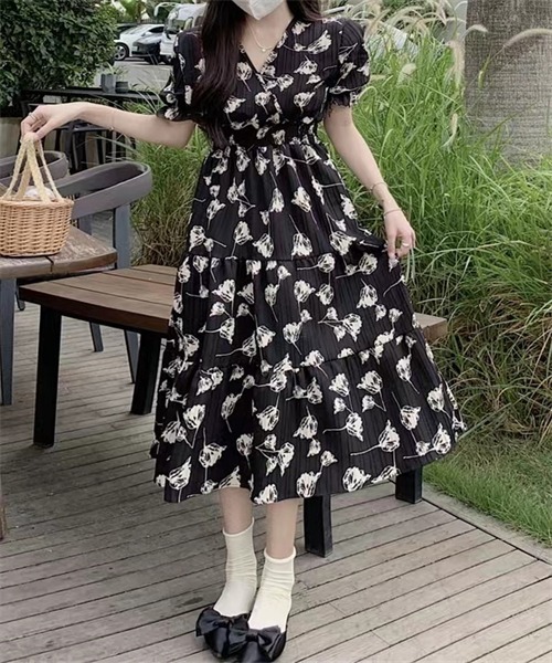 FREE STYLISTS(フリー スタイリスト)の「ウエストシャーリング ティアード花柄ワンピース(ワンピース・レディース・ベージュ/ブラック/ブラック系その他/ブルー系その他/オフホワイト・FREE)」の9枚目の写真