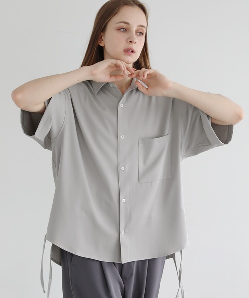 LILL(リル)の「ビッグシルエットポリトロサイドコード5分袖シャツ(シャツ/ブラウス・メンズ・ブラック/ブルー/ホワイト/ライトグレー・L/M/S/XS)」の1枚目の写真