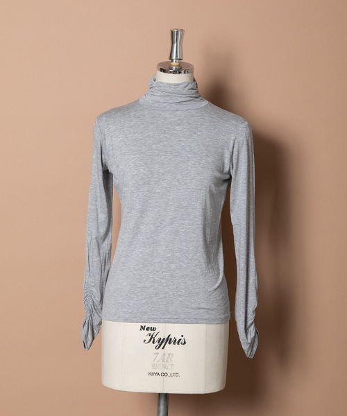 MHBG TOKYO(エムエイチビージートーキョー)の「【全10色展開】 袖ギャザー テンセルタートル(Tシャツ/カットソー・レディース・グリーン/レッド/ブラック/ブルー/パープル/ピンク/オフホワイト/グレー/イエロー/ベージュ・FREE)」の4枚目の写真