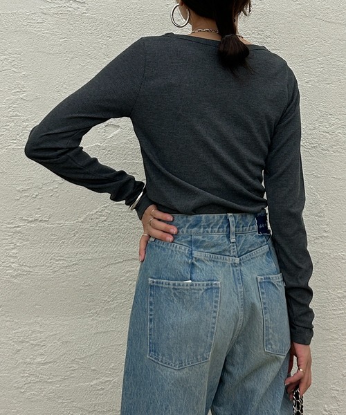 LOUNGEDRESS（ラウンジドレス）の「BASICテレコロンT（Tシャツ/カットソー・レディース・オフホワイト/チャコールグレー/ブラック/ベージュ・FREE）」の8枚目の写真