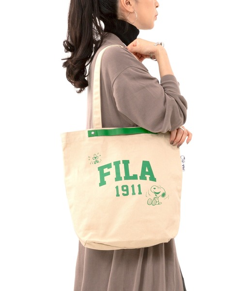 FILA(フィラ)の「FILA フィラ ×PEANUTS ピーナッツ SNOOPY スヌーピー コラボ パデット キルティング風 大容量 ワンショルダーバッグ 約40L(ショルダーバッグ・レディース・ブラック/ベージュ/オフホワイト/アイボリー/チャコール/ベージュ系・FREE)」の6枚目の写真