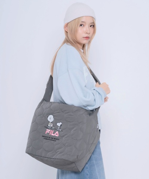 FILA(フィラ)の「FILA フィラ ×PEANUTS ピーナッツ SNOOPY スヌーピー コラボ パデット キルティング風 大容量 ワンショルダーバッグ 約40L(ショルダーバッグ・レディース・ブラック/ベージュ/オフホワイト/アイボリー/チャコール/ベージュ系・FREE)」の5枚目の写真