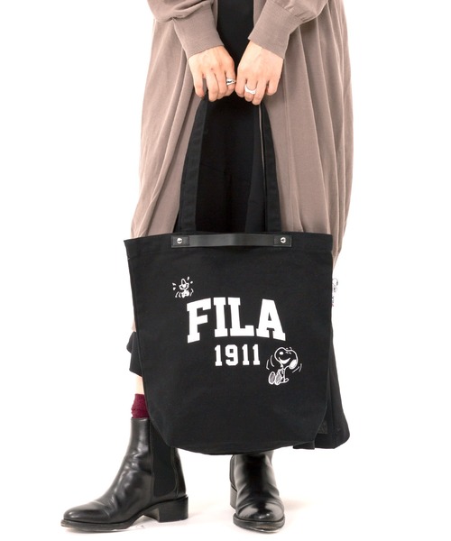 FILA(フィラ)の「FILA フィラ ×PEANUTS ピーナッツ SNOOPY スヌーピー コラボ パデット キルティング風 大容量 ワンショルダーバッグ 約40L(ショルダーバッグ・レディース・ブラック/ベージュ/オフホワイト/アイボリー/チャコール/ベージュ系・FREE)」の4枚目の写真