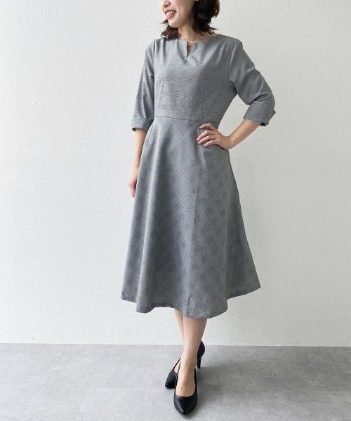 7days Life Styling(セブンデイズライフスタイリング)の「ゴールドパーツ使いウエスト切替フレアワンピース(ワンピース・レディース・チェック/モカ/ネイビー・LL/S/L/M)」の5枚目の写真