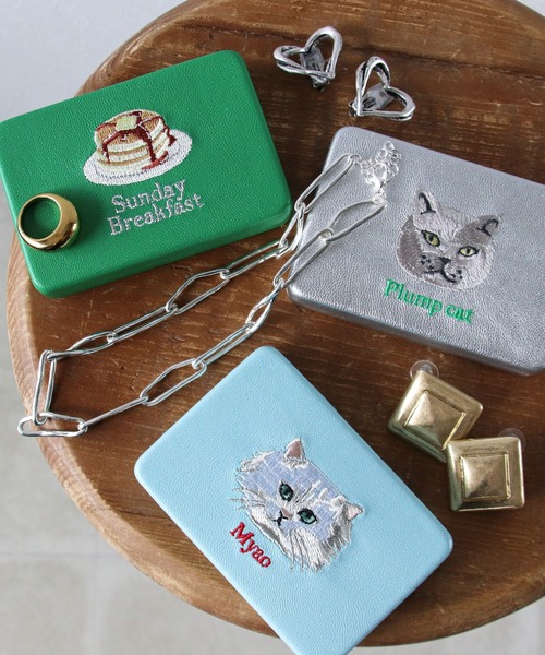 Cepica（セピカ）の「キャリング刺繍コンパクトミラーケース