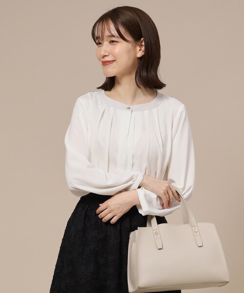 SHOO・LA・RUE（シューラルー）の「◆【通勤/デイリー/セレモニーにも】配色バンドカラー風ブラウス【CIRCRIC】（シャツ/ブラウス・レディース・ブルー系8/ベージュ系その他7/ブラック系3・05/01/04/02/03）」の3枚目の写真