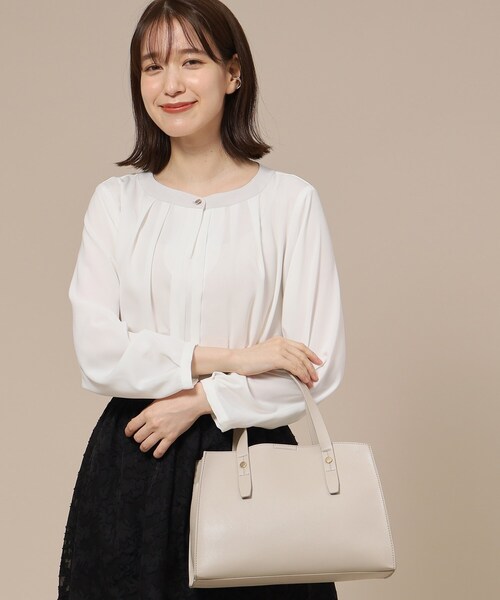 SHOO・LA・RUE（シューラルー）の「◆【通勤/デイリー/セレモニーにも】配色バンドカラー風ブラウス【CIRCRIC】（シャツ/ブラウス・レディース・ブルー系8/ベージュ系その他7/ブラック系3・05/01/04/02/03）」の14枚目の写真