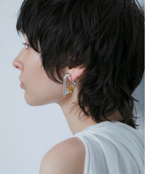 LAPUIS（ラピュイ）の「LAPUIS(ラピュイ)COIL HEART HOOP EARRINGS（イヤリング・レディース・マルチ/シルバー/ゴールド・FREE）」の4枚目の写真