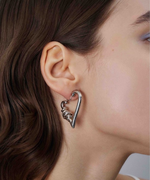 LAPUIS(ラピュイ)の「LAPUIS(ラピュイ)COIL HEART HOOP EARRINGS(イヤリング・レディース・マルチ/シルバー/ゴールド・FREE)」の10枚目の写真