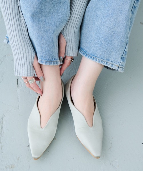 Aunt Marie's(アントマリーズ)の「Uカットパンプス/アソート(パンプス・レディース・その他/グレイッシュベージュ/ブラック・S/L/M)」の3枚目の写真