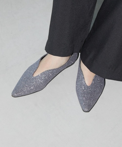 Aunt Marie's(アントマリーズ)の「Uカットパンプス/アソート(パンプス・レディース・その他/グレイッシュベージュ/ブラック・S/L/M)」の1枚目の写真