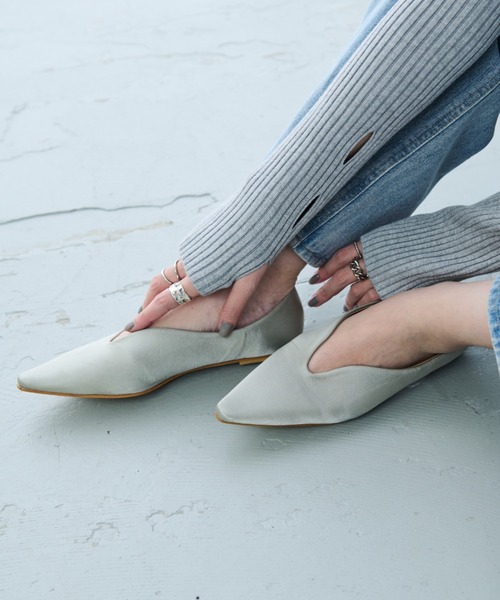 Aunt Marie's(アントマリーズ)の「Uカットパンプス/アソート(パンプス・レディース・その他/グレイッシュベージュ/ブラック・S/L/M)」の9枚目の写真