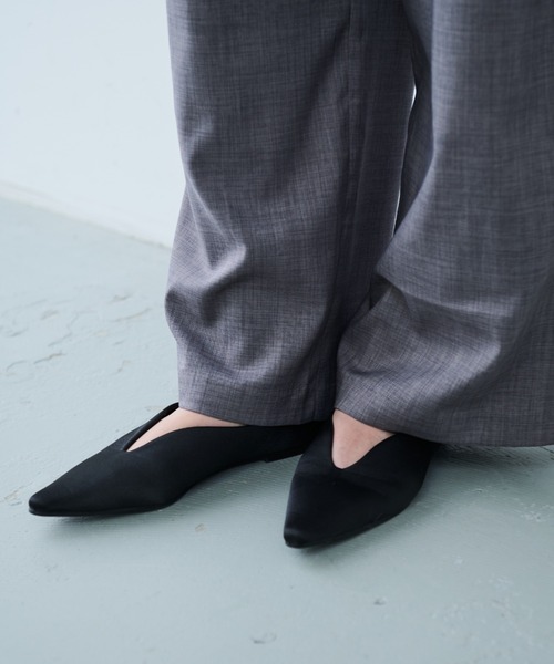 Aunt Marie's(アントマリーズ)の「Uカットパンプス/アソート(パンプス・レディース・その他/グレイッシュベージュ/ブラック・S/L/M)」の6枚目の写真