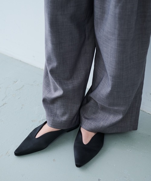 Aunt Marie's(アントマリーズ)の「Uカットパンプス/アソート(パンプス・レディース・その他/グレイッシュベージュ/ブラック・S/L/M)」の4枚目の写真