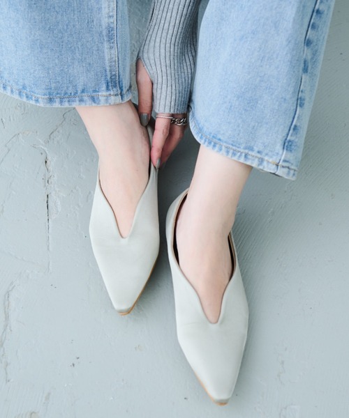 Aunt Marie's(アントマリーズ)の「Uカットパンプス/アソート(パンプス・レディース・その他/グレイッシュベージュ/ブラック・S/L/M)」の8枚目の写真