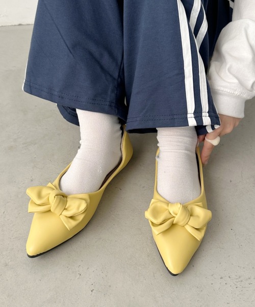 CLEA(クレア)の「リボンポインテッドトゥパンプス(パンプス・レディース・ブラック/イエロー/アイボリー・23.5cm/23.0cm/24.0cm/22.5cm/24.5cm)」の3枚目の写真